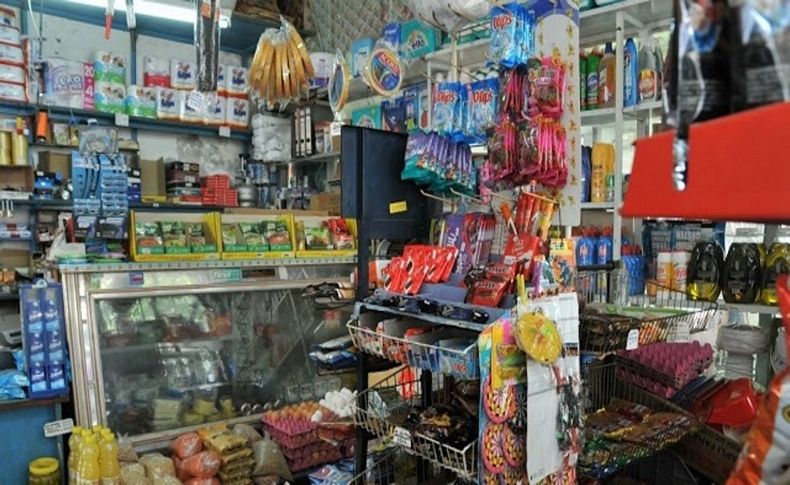 Bakkallar pazar günü marketlerin kapalı olmasından memnun