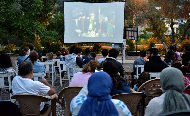 Bornova’da Açıkhava Sinema Günleri