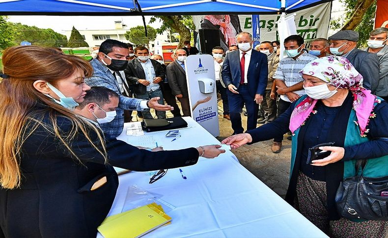 Büyükşehir'den Kiraz'da hayvancılığa yem desteği