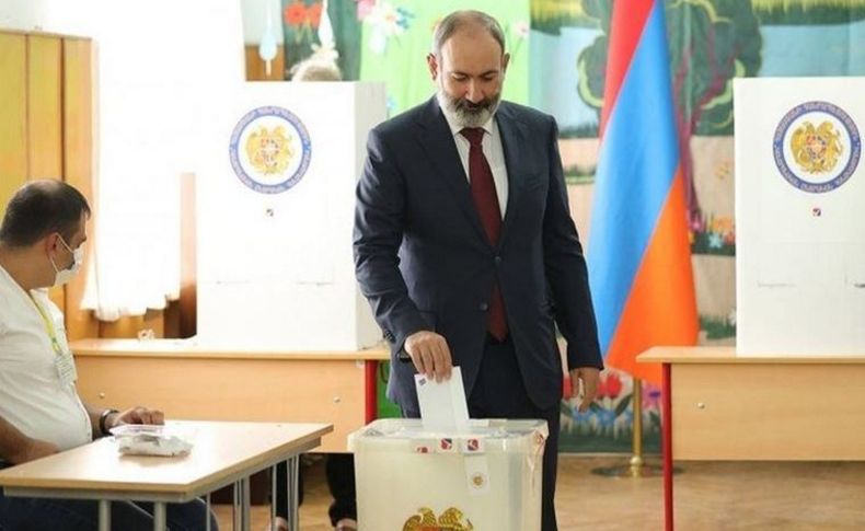 Ermenistan'da seçim sonrası Paşinyan zafer ilan etti
