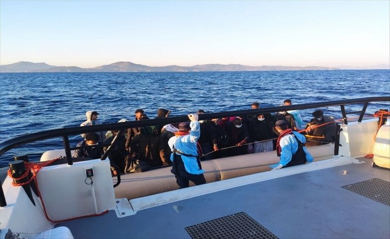 İzmir açıklarında 131 düzensiz göçmen kurtarıldı