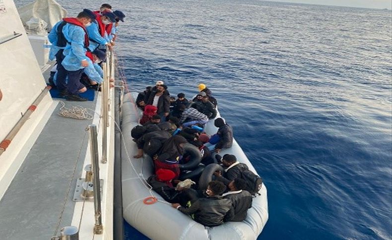 İzmir açıklarında 31 göçmen kurtarıldı