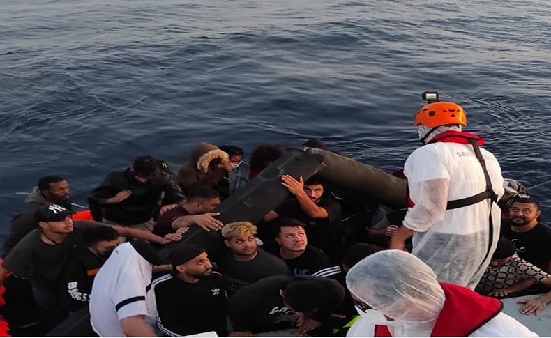 İzmir açıklarında 51 sığınmacı kurtarıldı