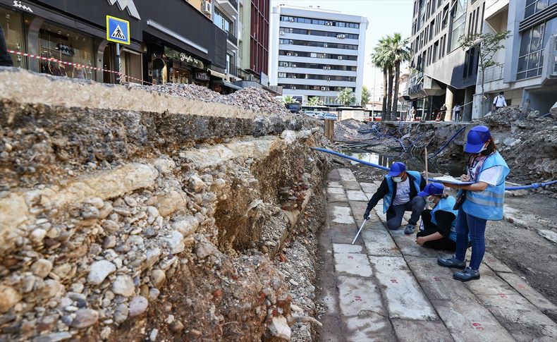 İzmir'de altyapı çalışmaları sırasında Osmanlı dönemine ait bedesten bulundu