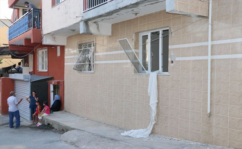 İzmir'de bir evde patlama: 3'ü çocuk 5 kişi yaralı