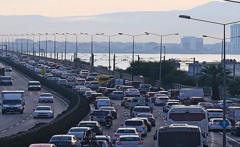 Soyer'den İzmir trafiğine tepki çeken ilginç çözüm; Trafikteki araç sayısını azaltmak