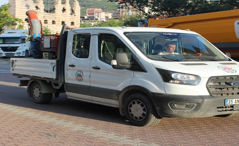 Kemalpaşa’da sinekle yoğun mücadele