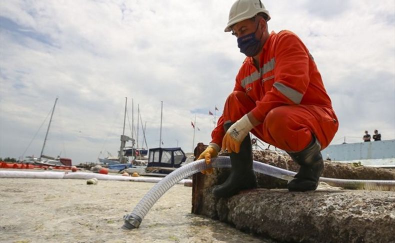 Marmara Denizi'nden 3 günde toplam 733 metreküp müsilaj temizlendi