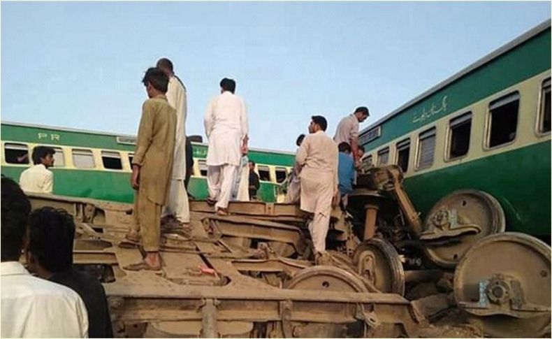 Pakistan'da tren kazası: 30 ölü, 50 yaralı