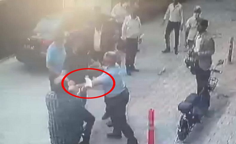 Torbalı'da CHP’lilerin birbirine girdiği kavga kamerada! Belediye başkan yardımcısına satırla saldırmış