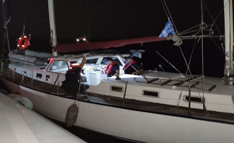 Yelkenli teknede 44 kaçak göçmen yakalandı
