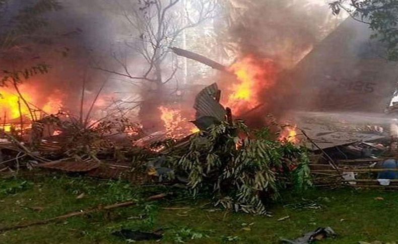 85 kişiyi taşıyan askeri uçak düştü: 17 ölü