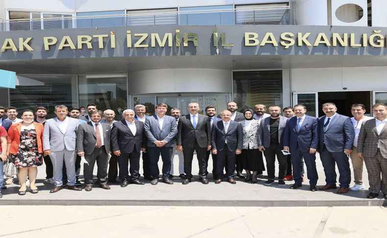 Bakan Gül, AK Parti İzmir'i ziyaret etti