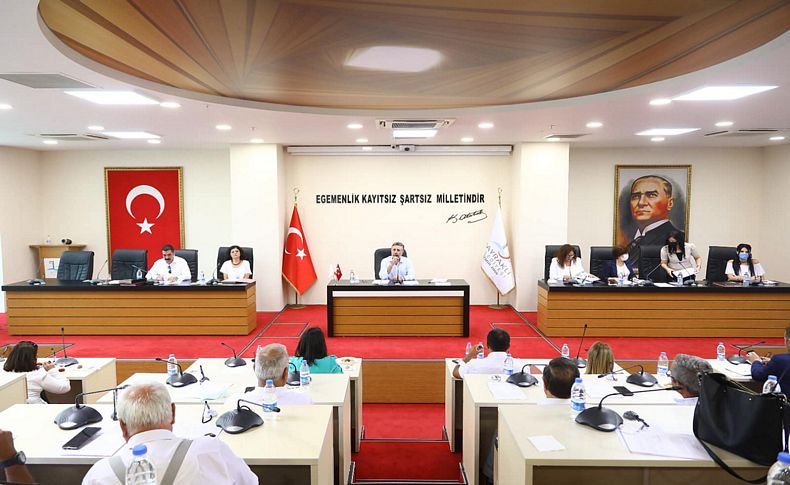 Bayraklı Belediye meclisinde ‘şamaroğlu’ ifadesi tansiyonu yükseltti