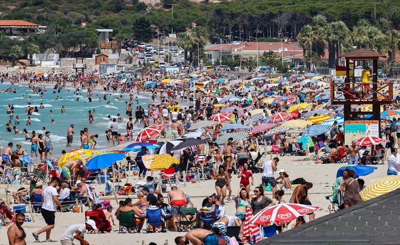Çeşme doldu taştı: Bayramı turizmci yaşadı