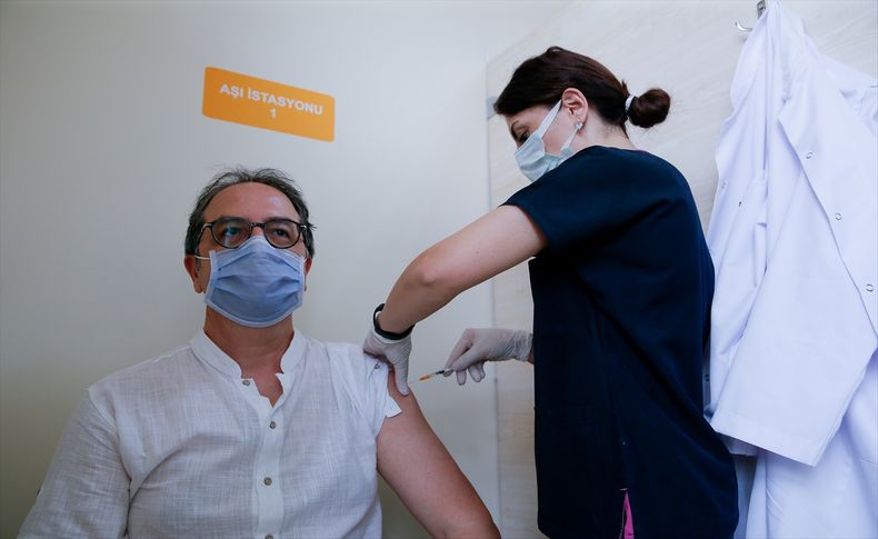 Bilim Kurulu Üyesi Şener'den 3. doz aşı açıklaması: Salgınla mücadelede çok önemli