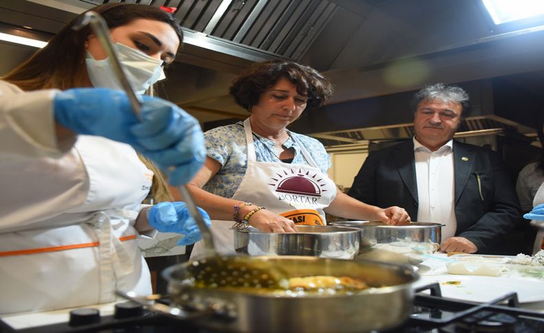 Bornova'nın Kınalı Bamyası usta aşçıların elinde lezzet buldu