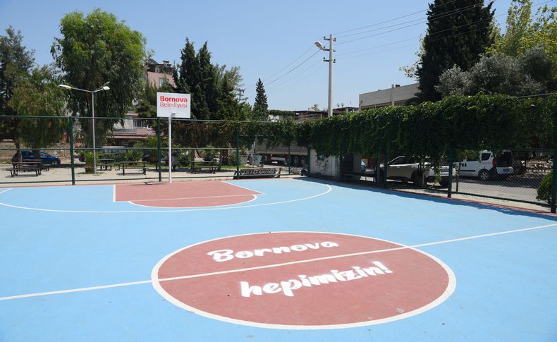 Bornova’da basketbol sahaları yenilendi