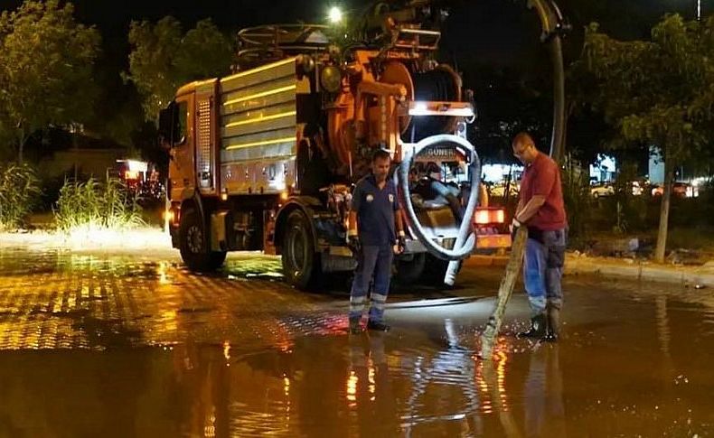 Çeşme’de meydana gelen taşmaya müdahale edildi