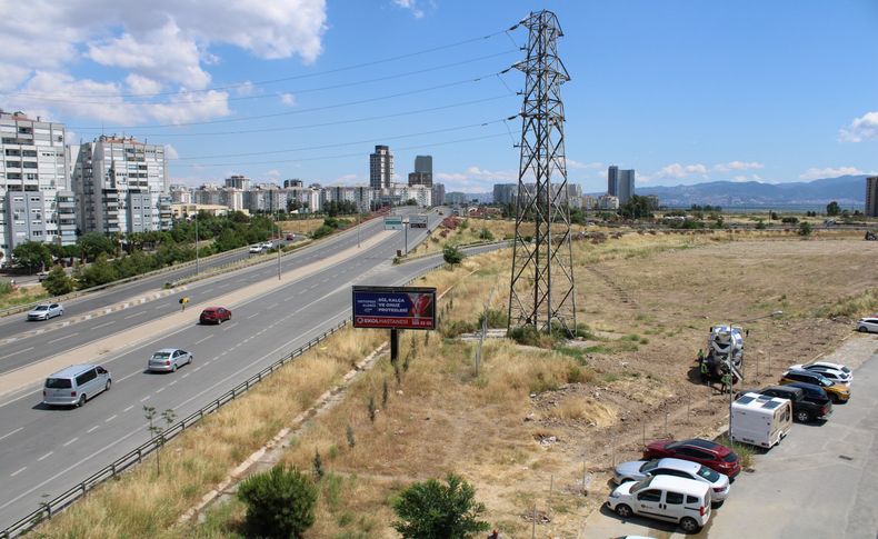 Çiğli’de sökülecek ağaçlar tramvay gelince dikilecek