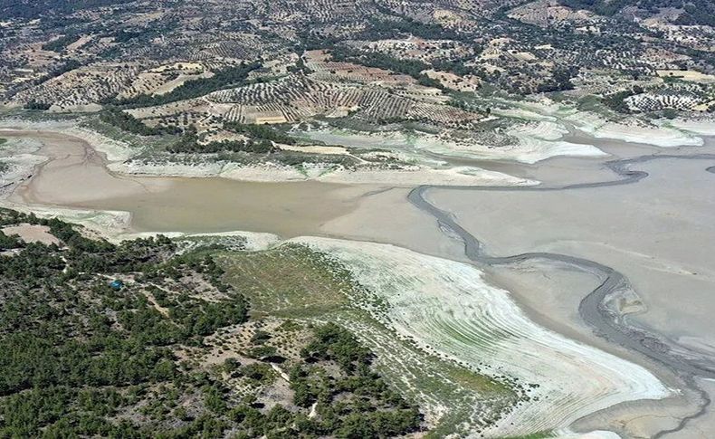 Doğa harikasının suyu gitti çamuru kaldı