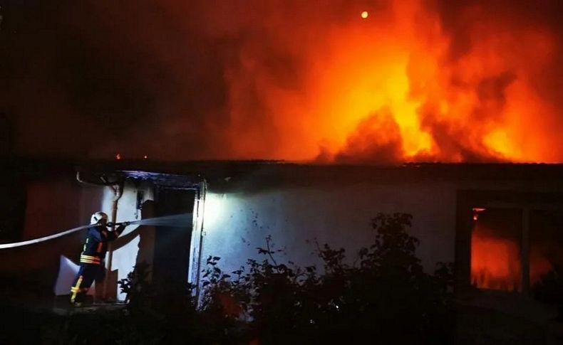 Eski eşi ve üç çocuğunun yaşadığı evi ateşe verdi