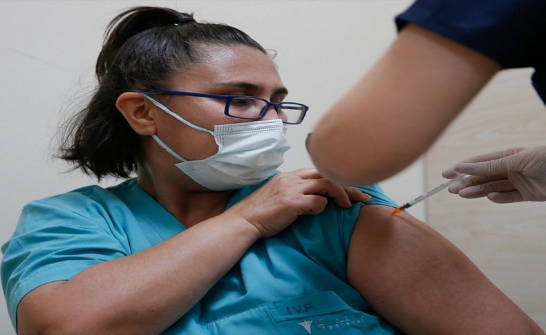 İzmir'de 3. doz aşı uygulanmasına başlandı