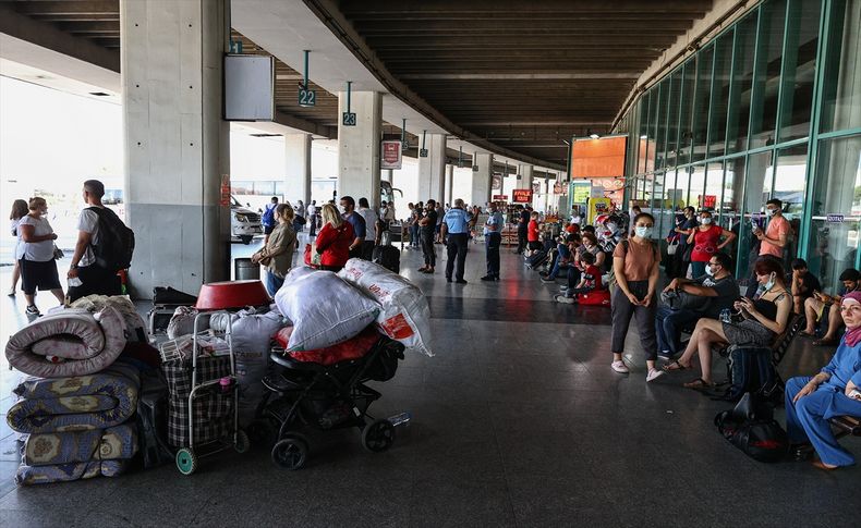 İzmir otogarında bayram öncesi yoğunluk