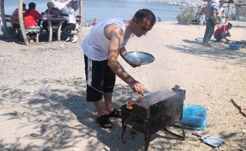 İzmirliler pazar günü piknik alanı ve Kordon'a akın etti