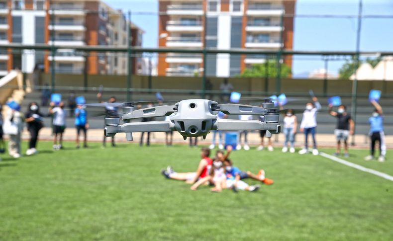 Karşıyaka’da drone eğitimi tamamlandı 25 genç ehliyet sahibi oldu