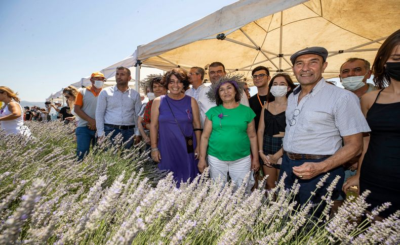 Seferihisar’da yılın ilk lavanta hasadı gerçekleştirildi