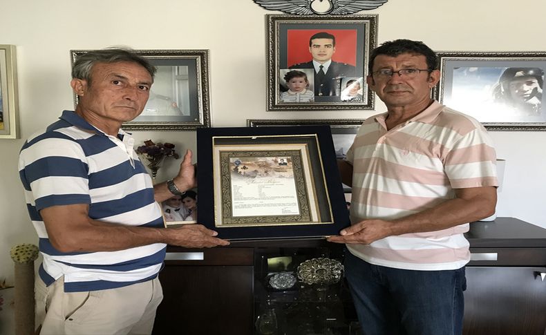 Şehit ailesi FETÖ'cü Akın Öztürk'ün imzasını istemiyor!