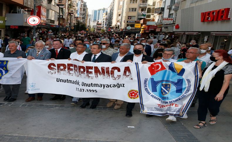 Srebrenitsa katliamı Konak’ta anıldı: Bu acının yeniden yaşanmaması için barışa ihtiyaç var