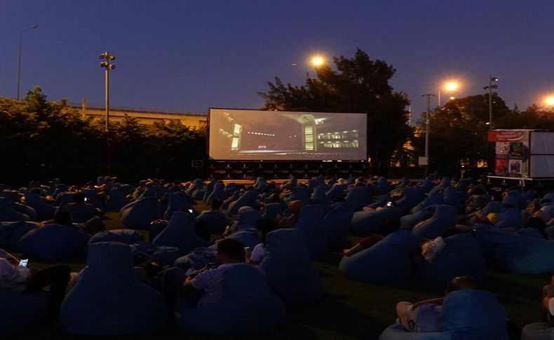 Açık havada sinema keyfi devam ediyor