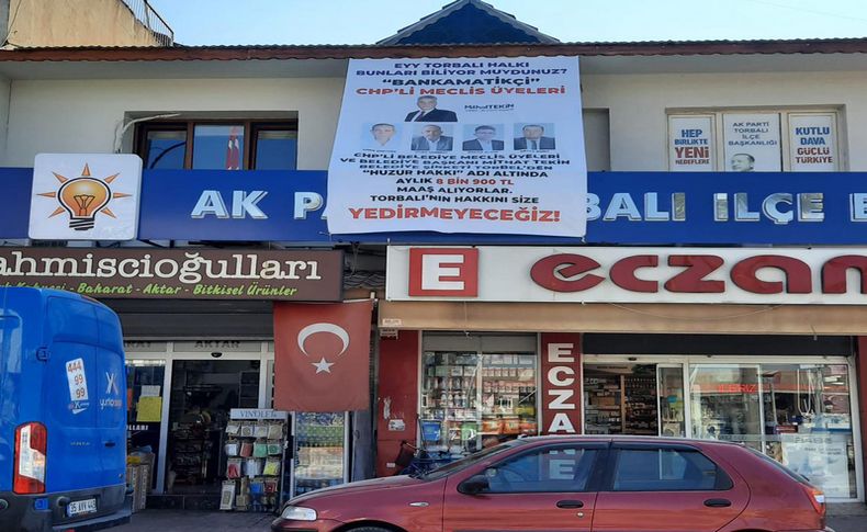 ‘Bankamatikçi’ meclis üyelerine AK Parti’den ‘afişli’ tepki