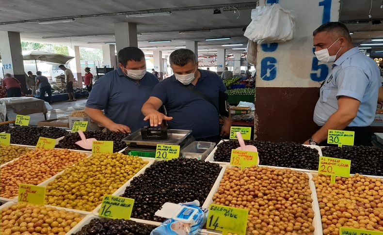 Bayraklı Belediyesi zabıta ekipleri sahada: Pazar yerinde tartı denetimi