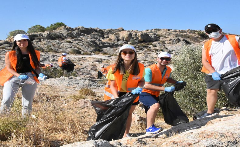 Foça Çanak Koyu’nda çevre temizliği