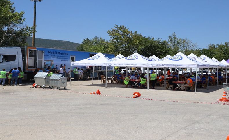 İzmir Büyükşehir Belediyesi’nin mobil mutfağı Muğla’dan döndü