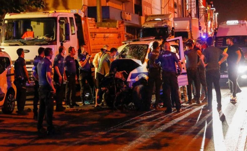 İzmir'de ihbara giden polis aracı otomobille çarpıştı: 1 şehit, 4 yaralı