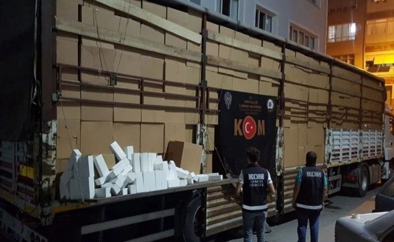 İzmir'de milyonlarca kaçak makaron ele geçirildi