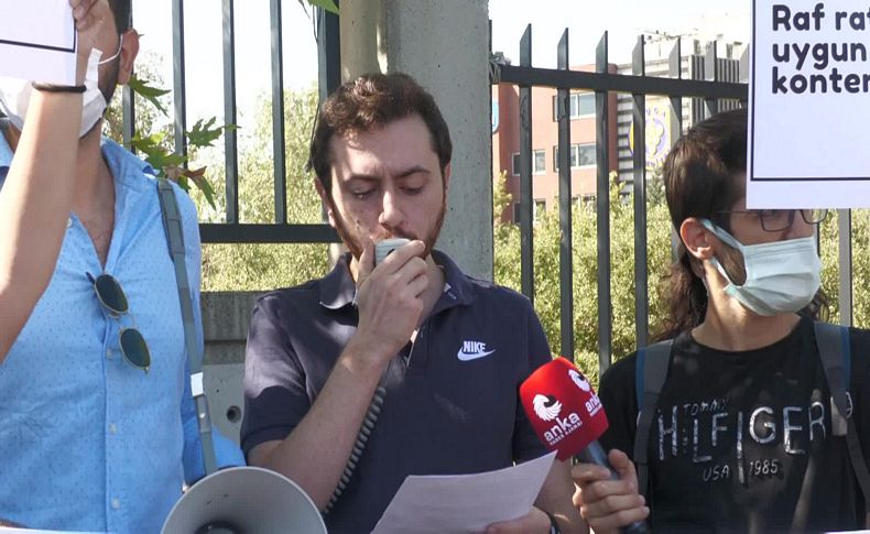 İzmir'de öğrencilerden DEÜ Rektörlüğüne 'kontenjan' tepkisi: Eğitim haktır, satılamaz!
