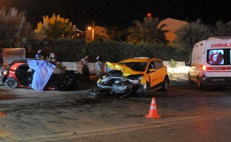 İzmir'de taksi ile otomobil çarpıştı: 1 ölü, 1 yaralı