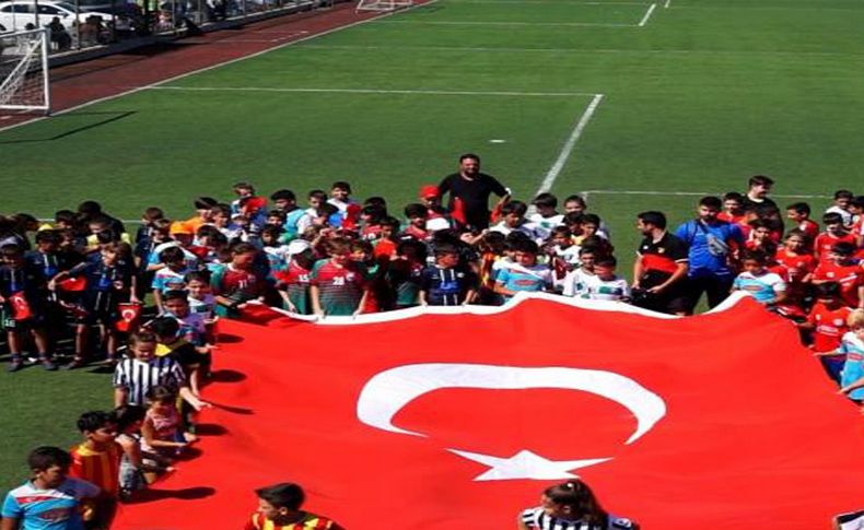 İzmir'in takımları 30 Ağustos için sahaya çıktı