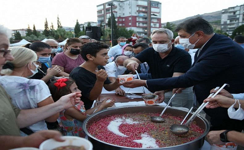 Karşıyaka Belediyesi'nden aşure bereketi