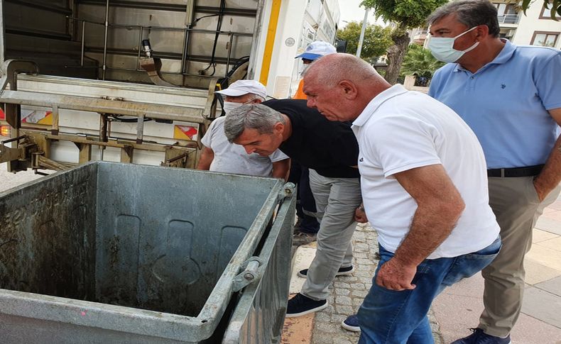 Kemalpaşa’da çöp konteynerleri dezenfekte ediliyor