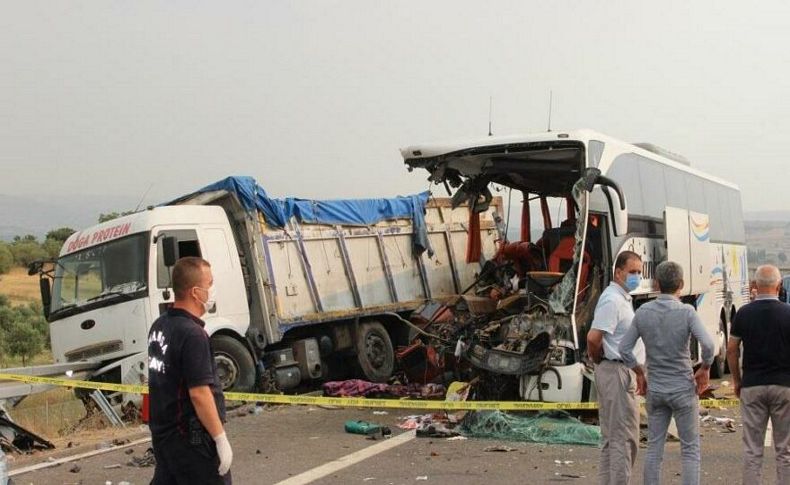 Manisa’daki korkunç kazada otobüsün çarptığı kamyonun sürücüsü tutuklandı