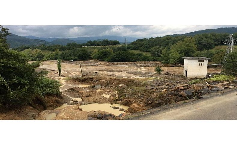 Meteoroloji uyarmıştı! Sel, heyelan ve su baskını yaşandı