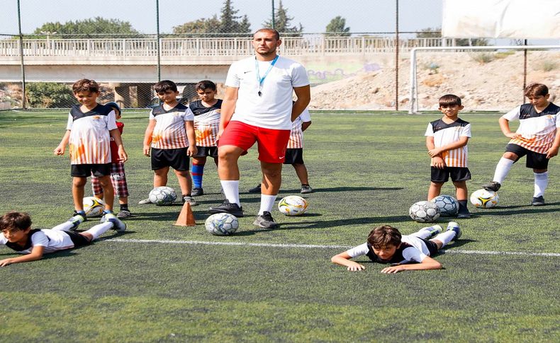 Seferihisar Belediyesi Yaz Spor Okulu 12 branş ile devam ediyor