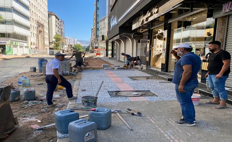 Soyer, Halit Ziya Bulvarı’ndaki çalışmaları denetledi