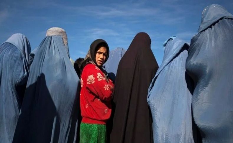 Taliban'dan açıklama: Kadınlar üniversiteye gidebilecekler
